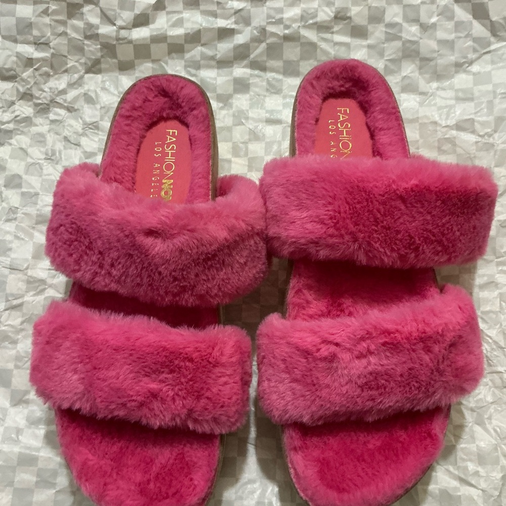 Fashion Nova Pink Fuzzy Sandals